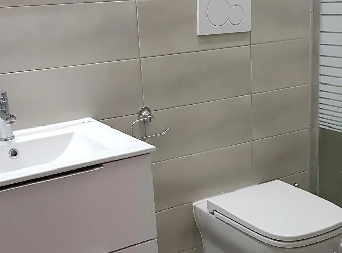 Lili & Aurora Πανσιόν 3*