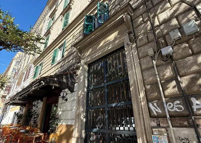 Πανσιόν Lili & Aurora 3*